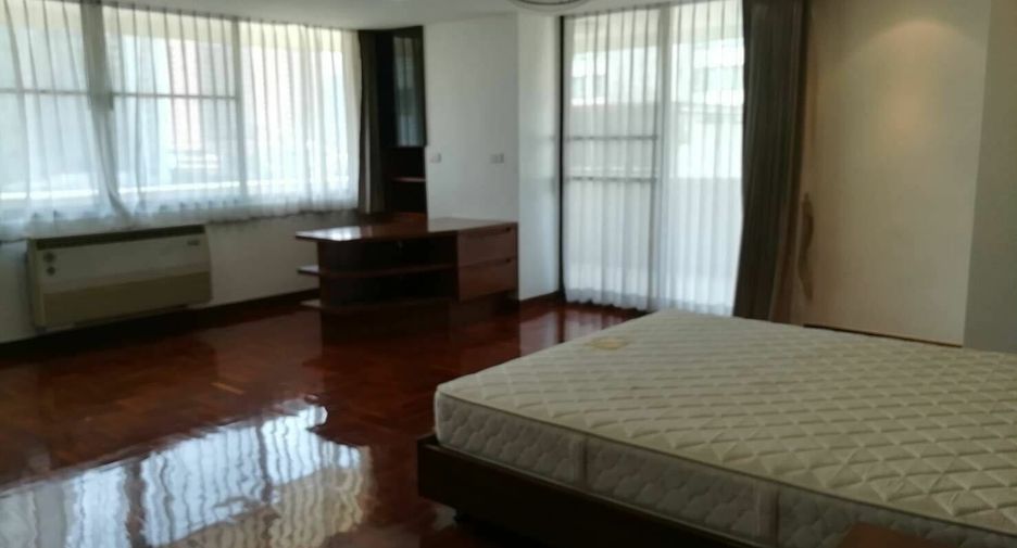 Condo en alquiler de 3 habitaciones en Khlong Toei, Bangkok