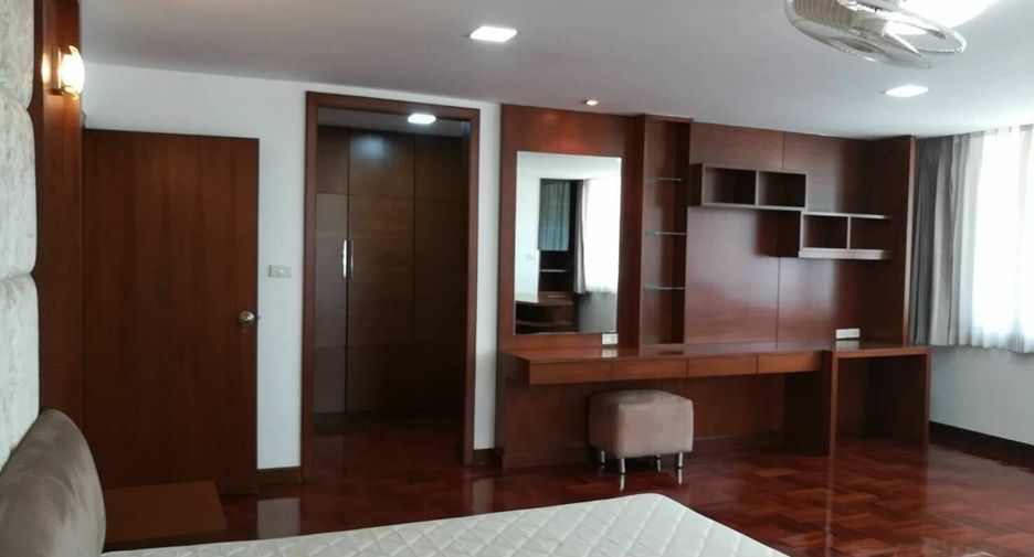 Condo en alquiler de 3 habitaciones en Khlong Toei, Bangkok