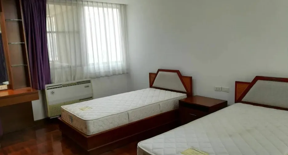 Condo en alquiler de 3 habitaciones en Khlong Toei, Bangkok