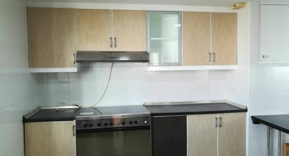 Condo en alquiler de 3 habitaciones en Khlong Toei, Bangkok