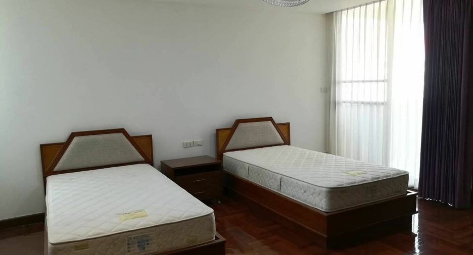 Condo en alquiler de 3 habitaciones en Khlong Toei, Bangkok