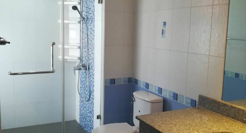 Condo en alquiler de 3 habitaciones en Khlong Toei, Bangkok