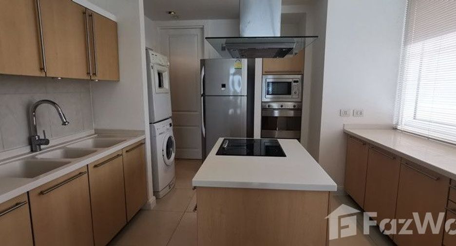 For rent 3 bedrooms condo in Pathum Wan, Bangkok