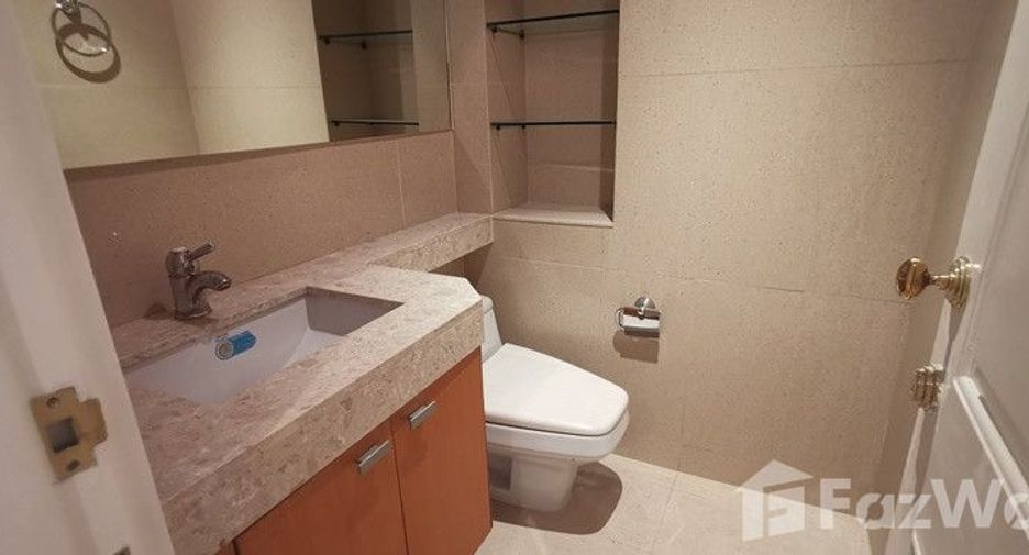 For rent 3 bedrooms condo in Pathum Wan, Bangkok