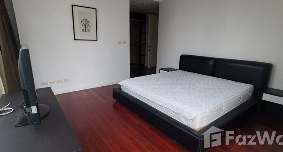 For rent 3 bedrooms condo in Pathum Wan, Bangkok