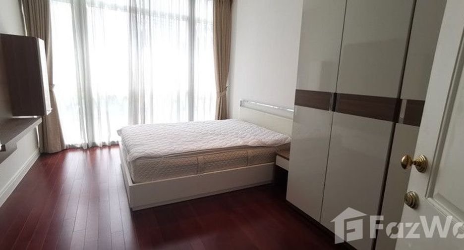 For rent 3 bedrooms condo in Pathum Wan, Bangkok