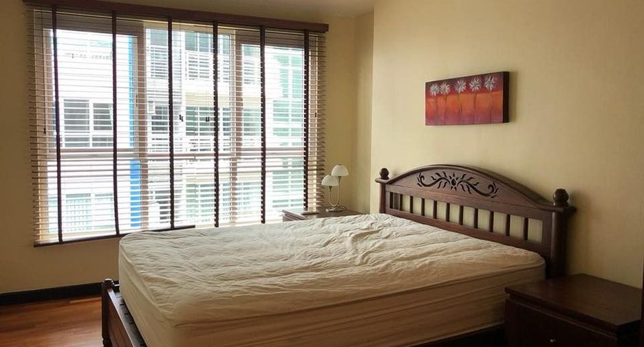 For rent 2 bedrooms condo in Watthana, Bangkok