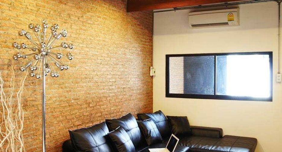 For rent 2 bedrooms townhouse in Watthana, Bangkok