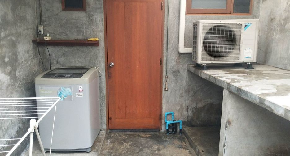 For rent 2 bedrooms townhouse in Watthana, Bangkok