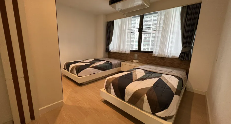 For rent 2 bedrooms condo in Khlong Toei, Bangkok