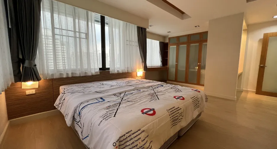 For rent 2 bedrooms condo in Khlong Toei, Bangkok