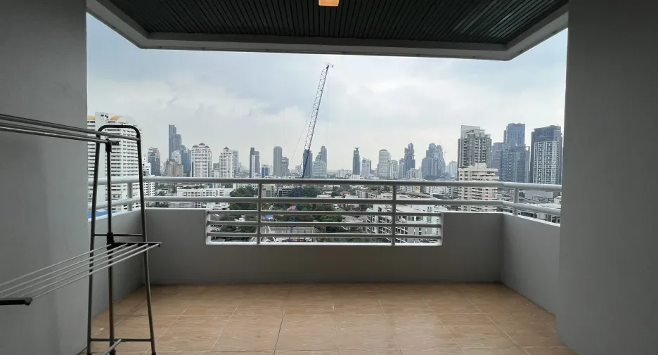 For rent 2 bedrooms condo in Khlong Toei, Bangkok