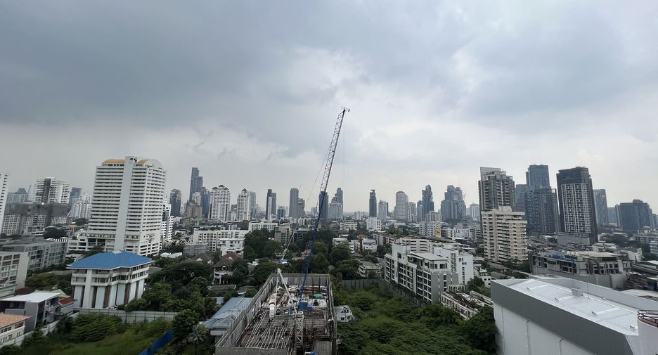 For rent 2 bedrooms condo in Khlong Toei, Bangkok