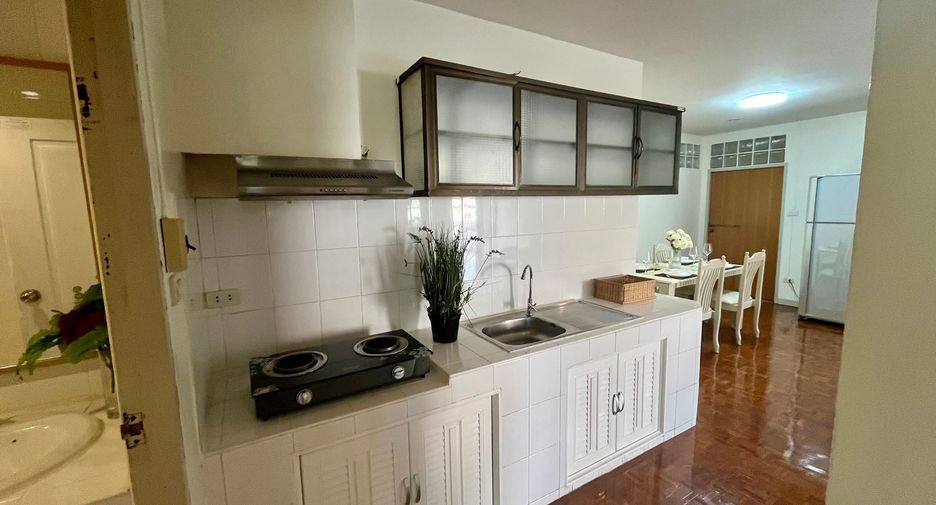 For rent 2 bedrooms condo in Watthana, Bangkok