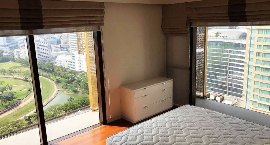 For rent 2 bedrooms condo in Pathum Wan, Bangkok