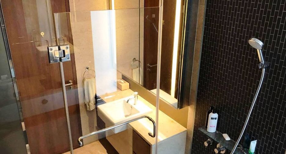 For rent 2 bedrooms condo in Pathum Wan, Bangkok