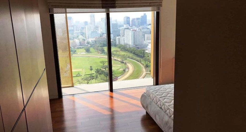 For rent 2 bedrooms condo in Pathum Wan, Bangkok