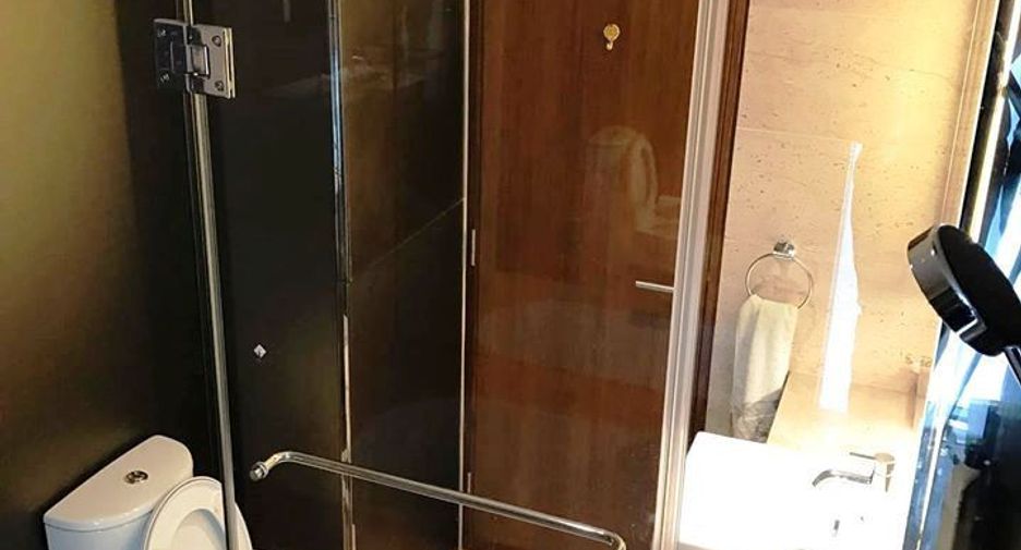 For rent 2 bedrooms condo in Pathum Wan, Bangkok