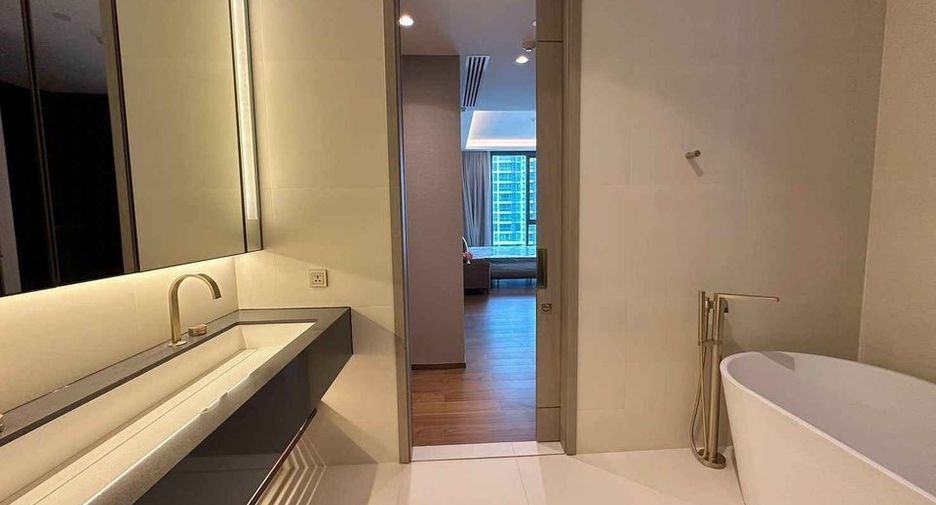 For rent 2 bedrooms condo in Khlong Toei, Bangkok