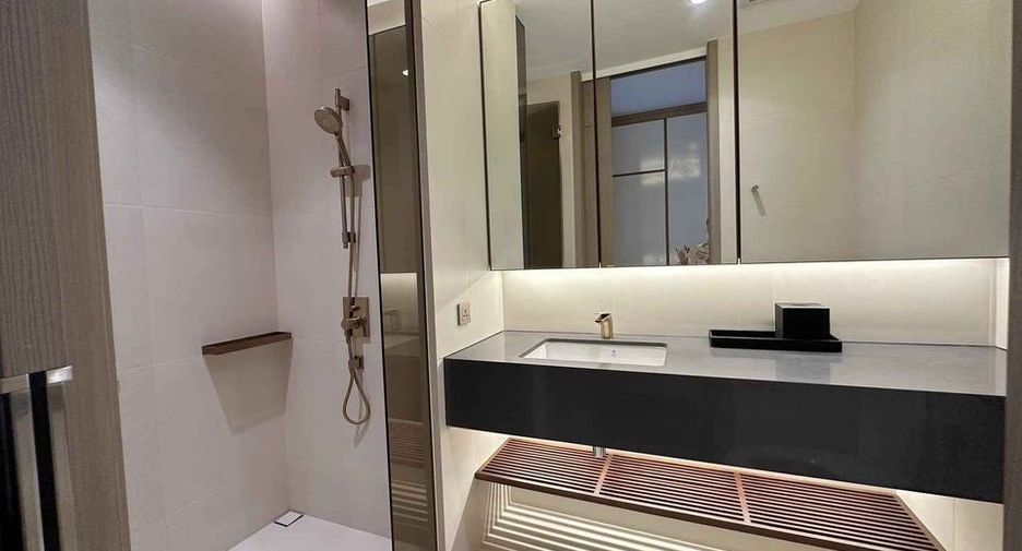 For rent 2 bedrooms condo in Khlong Toei, Bangkok