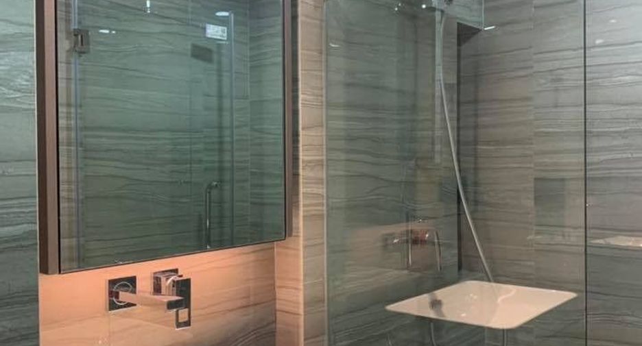 For rent 2 bedrooms condo in Pathum Wan, Bangkok