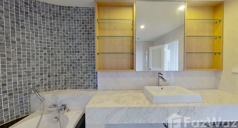 For rent 3 bedrooms apartment in Watthana, Bangkok