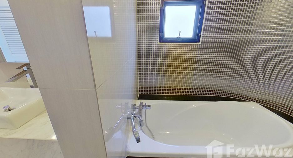 For rent 3 bedrooms apartment in Watthana, Bangkok