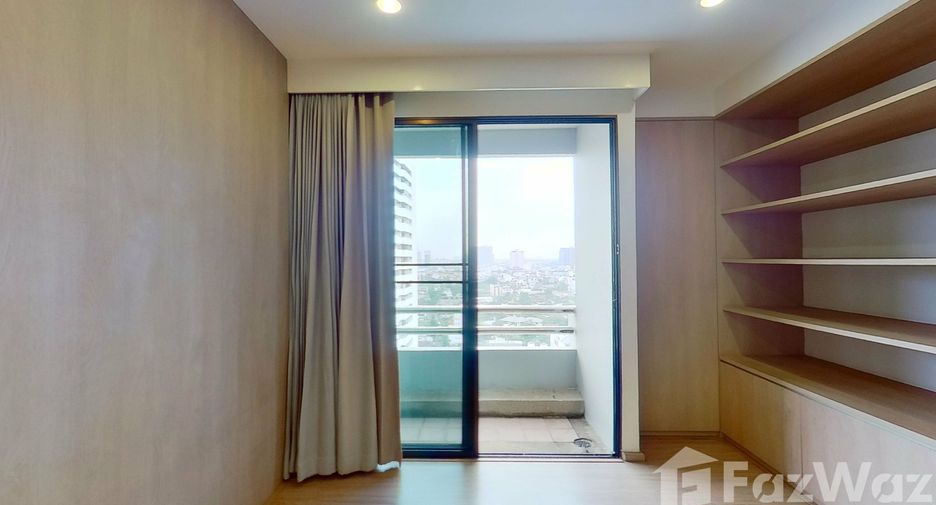 For rent 3 bedrooms apartment in Watthana, Bangkok