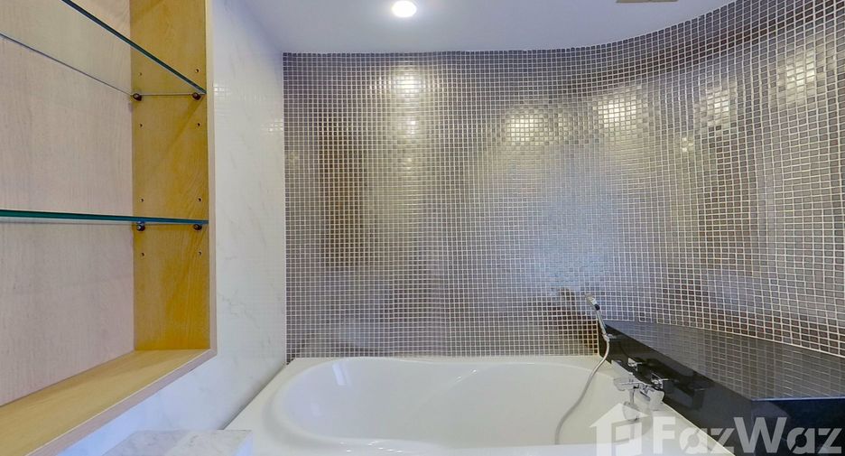 For rent 3 bedrooms apartment in Watthana, Bangkok
