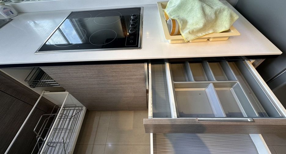 For rent 2 bedrooms condo in Yan Nawa, Bangkok