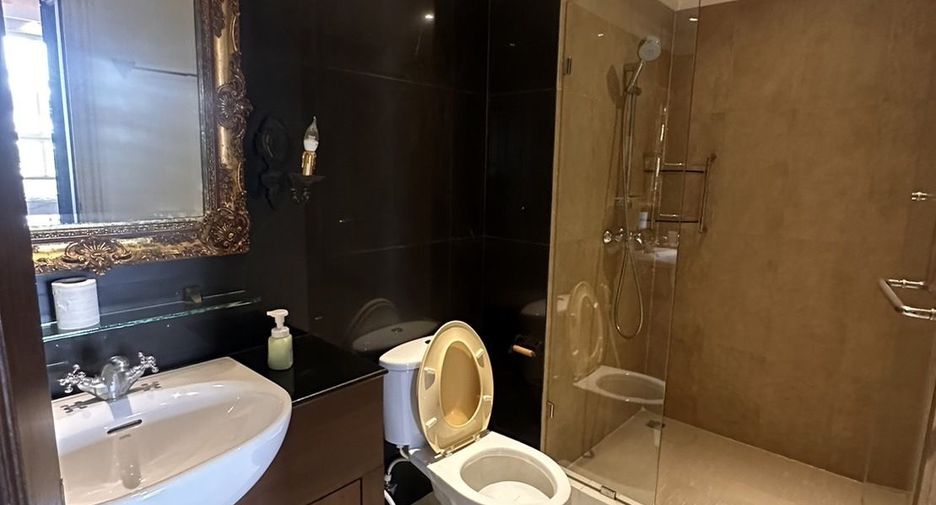 For rent 2 bedrooms condo in Yan Nawa, Bangkok