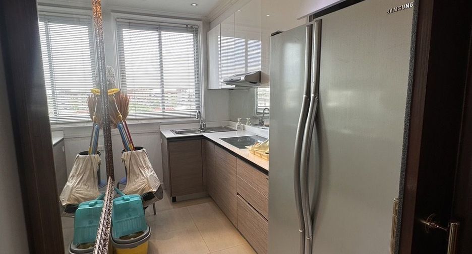 For rent 2 bedrooms condo in Yan Nawa, Bangkok