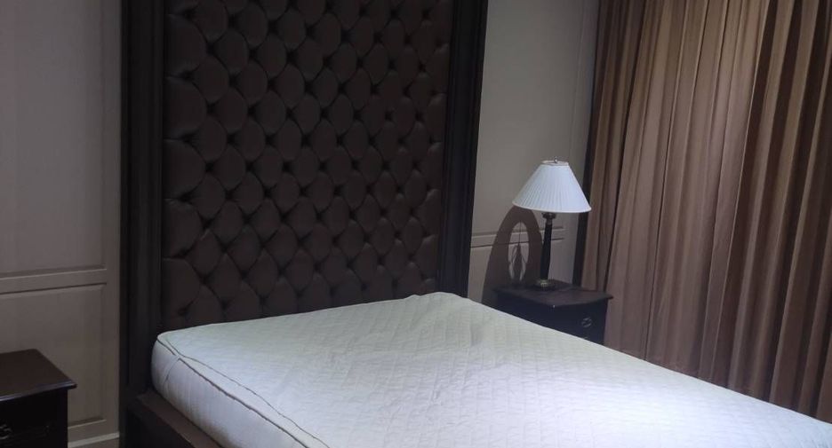 For rent 2 bedrooms condo in Yan Nawa, Bangkok
