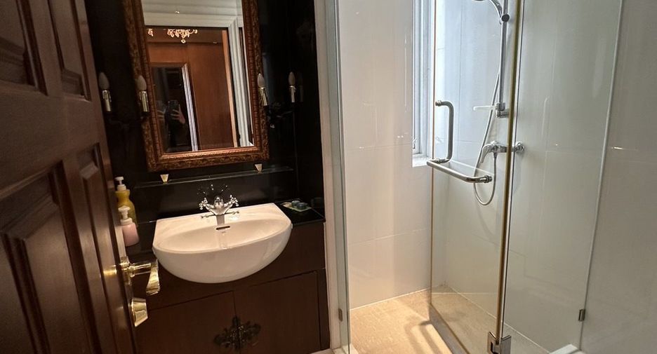 For rent 2 bedrooms condo in Yan Nawa, Bangkok