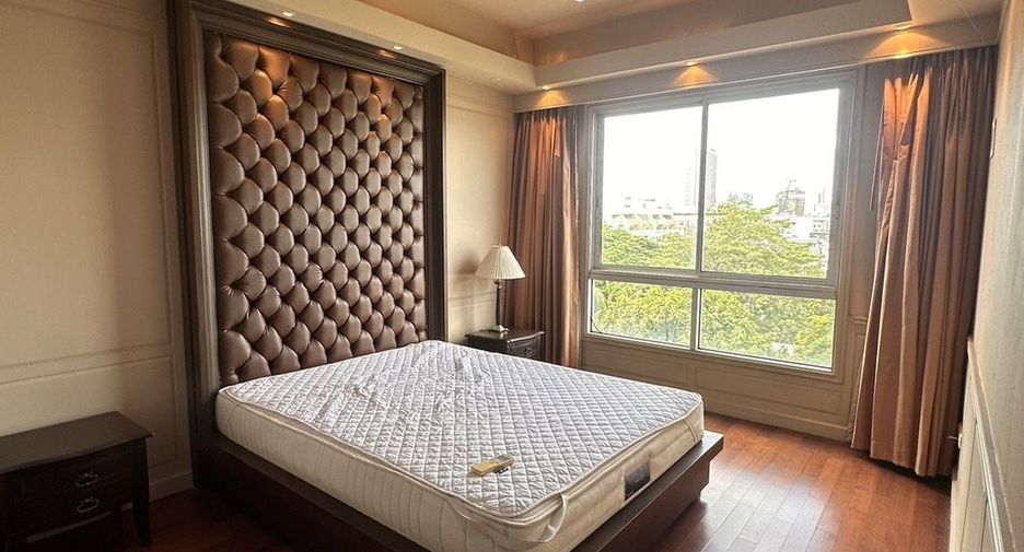 For rent 2 bedrooms condo in Yan Nawa, Bangkok