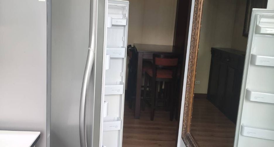 For rent 2 bedrooms condo in Yan Nawa, Bangkok