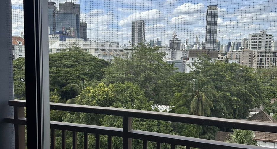 For rent 2 bedrooms condo in Yan Nawa, Bangkok