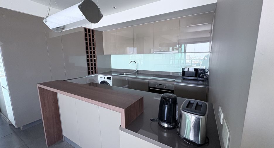 For rent 3 bedrooms condo in Sathon, Bangkok
