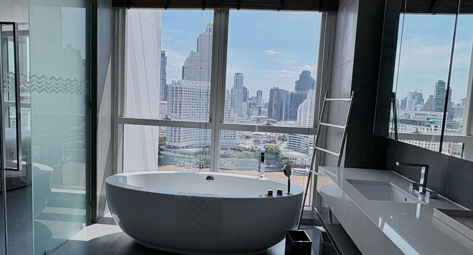 For rent 3 bedrooms condo in Sathon, Bangkok