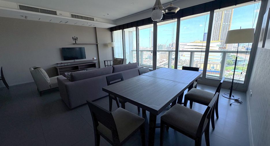 For rent 3 bedrooms condo in Sathon, Bangkok