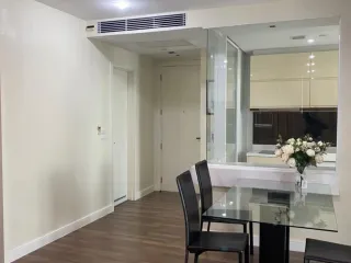 Condo en alquiler de 2 habitaciones en Phra Khanong, Bangkok