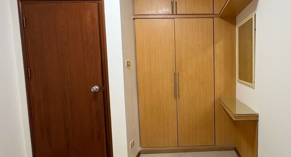 Wohnung zur Miete mit 2 Zimmer in Yan Nawa, Bangkok