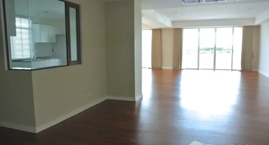 For rent 4 bedrooms condo in Watthana, Bangkok