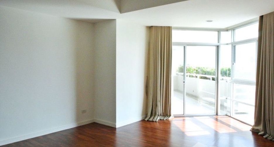 For rent 4 bedrooms condo in Watthana, Bangkok