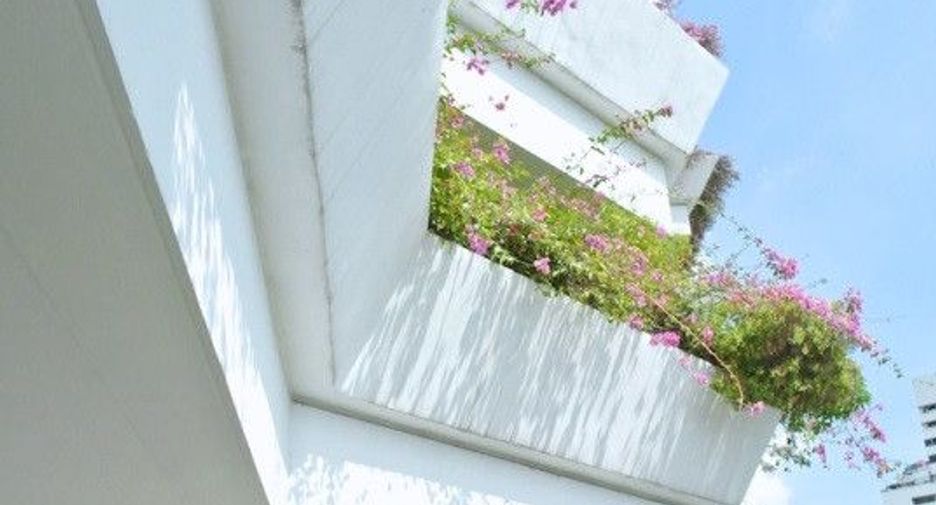 For rent 4 bedrooms condo in Watthana, Bangkok