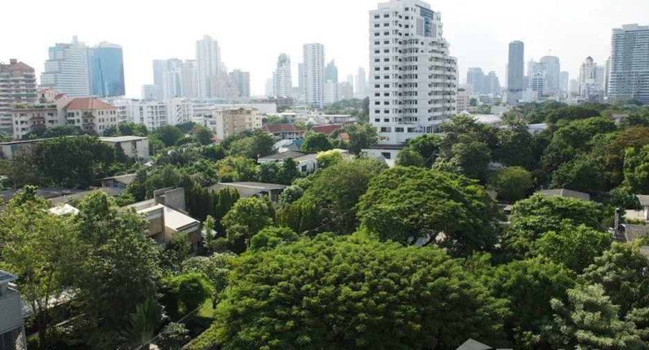 For rent 4 bedrooms condo in Watthana, Bangkok