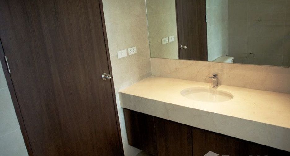 For rent 4 bedrooms condo in Watthana, Bangkok