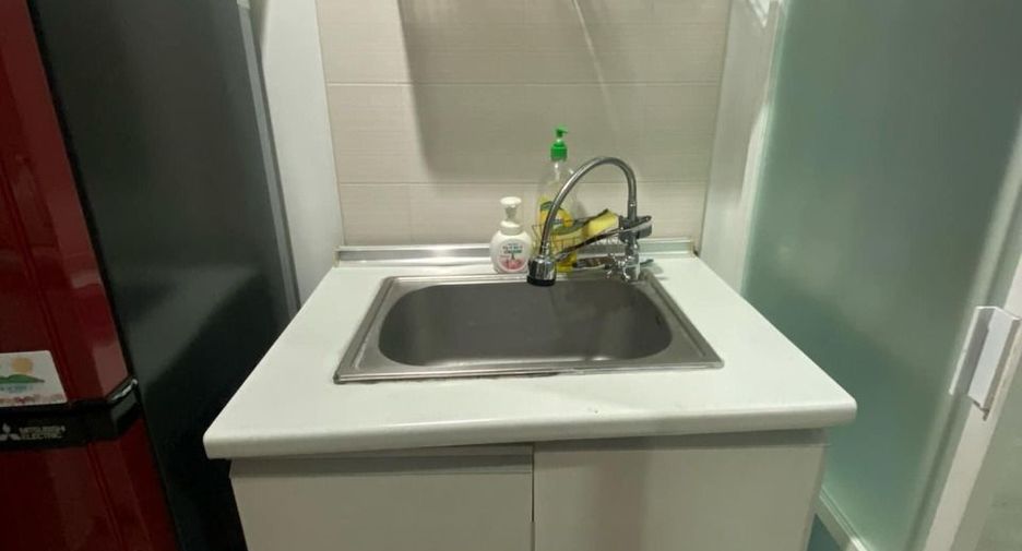 Wohnung zur Miete mit 1 Zimmer in Huai Khwang, Bangkok