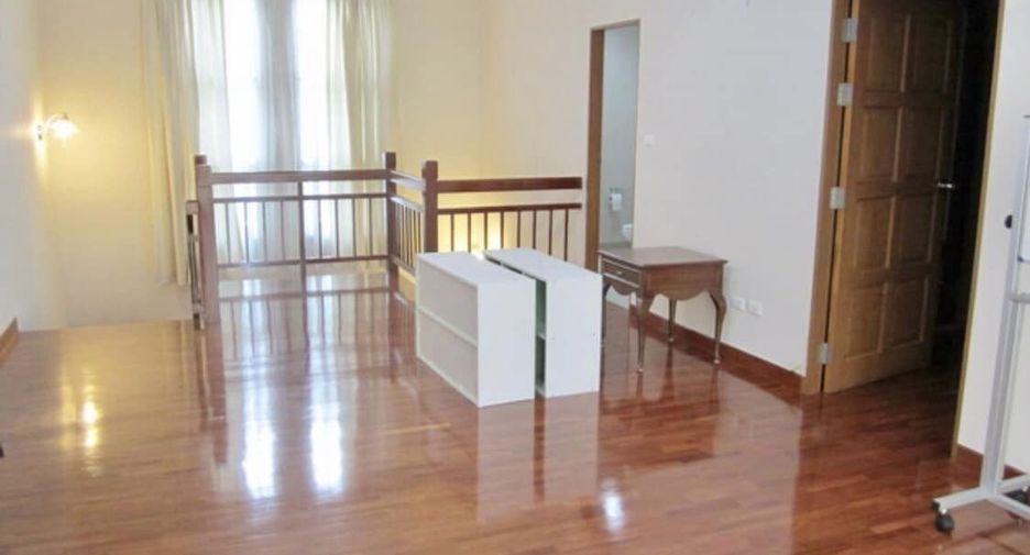 For rent 3 bedrooms house in Bang Na, Bangkok