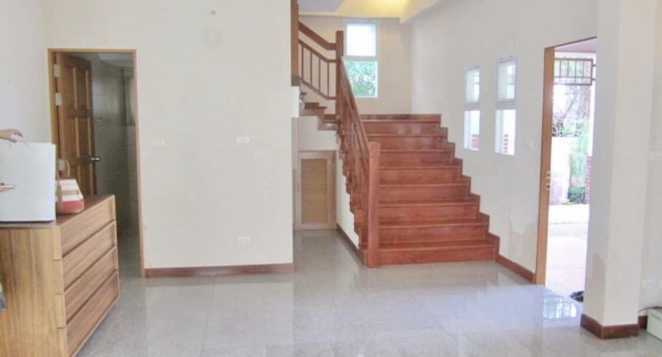 For rent 3 bedrooms house in Bang Na, Bangkok